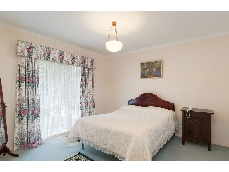 25 Alamein Avenue, Croydon VIC 3136