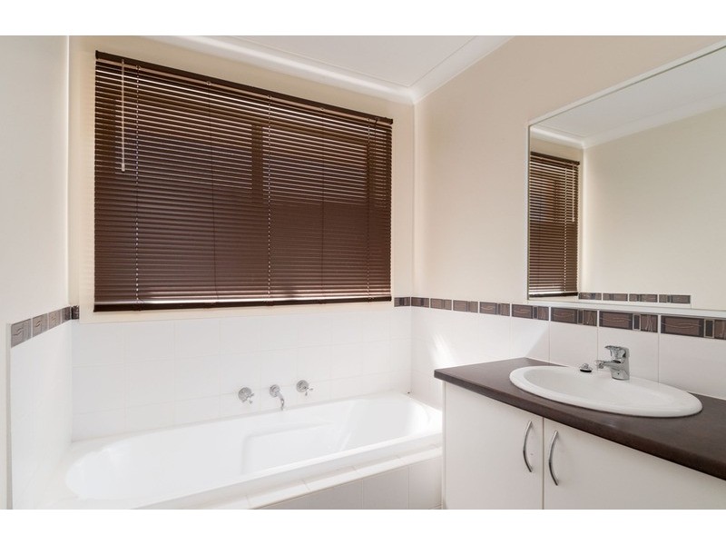 6a Masefield Avenue, Mooroolbark VIC 3138