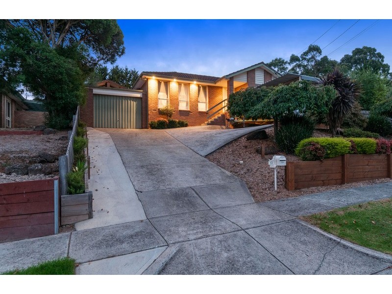 13 Barina  Avenue, Mooroolbark VIC 3138
