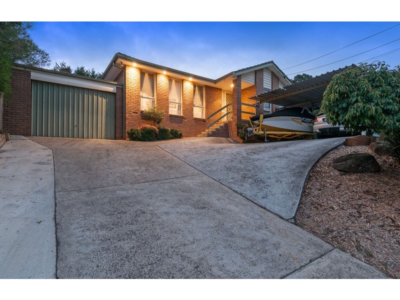 13 Barina  Avenue, Mooroolbark VIC 3138