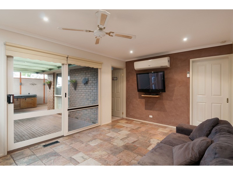 13 Barina  Avenue, Mooroolbark VIC 3138