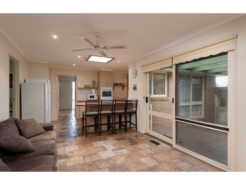 13 Barina  Avenue, Mooroolbark VIC 3138