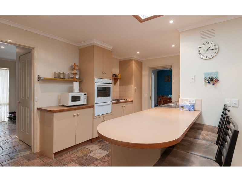 13 Barina  Avenue, Mooroolbark VIC 3138