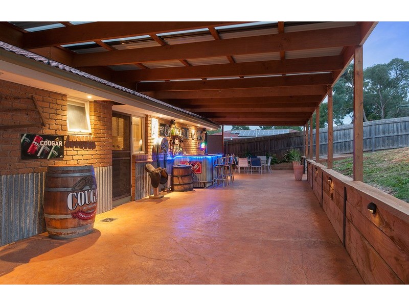 13 Barina  Avenue, Mooroolbark VIC 3138