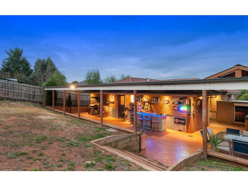 13 Barina  Avenue, Mooroolbark VIC 3138