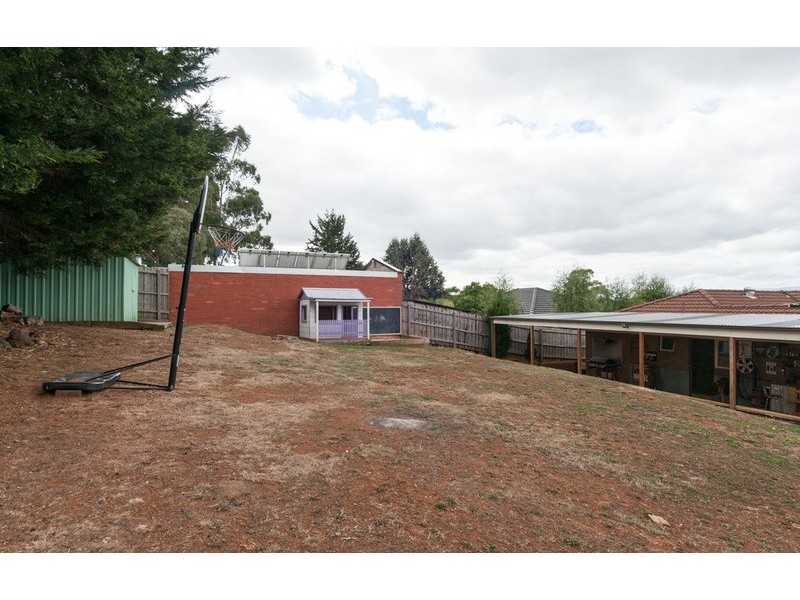 13 Barina  Avenue, Mooroolbark VIC 3138