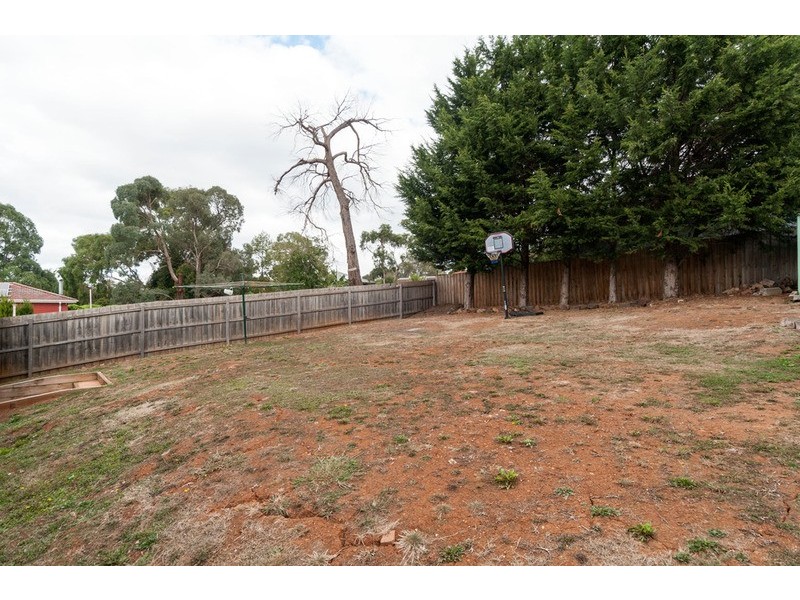 13 Barina  Avenue, Mooroolbark VIC 3138