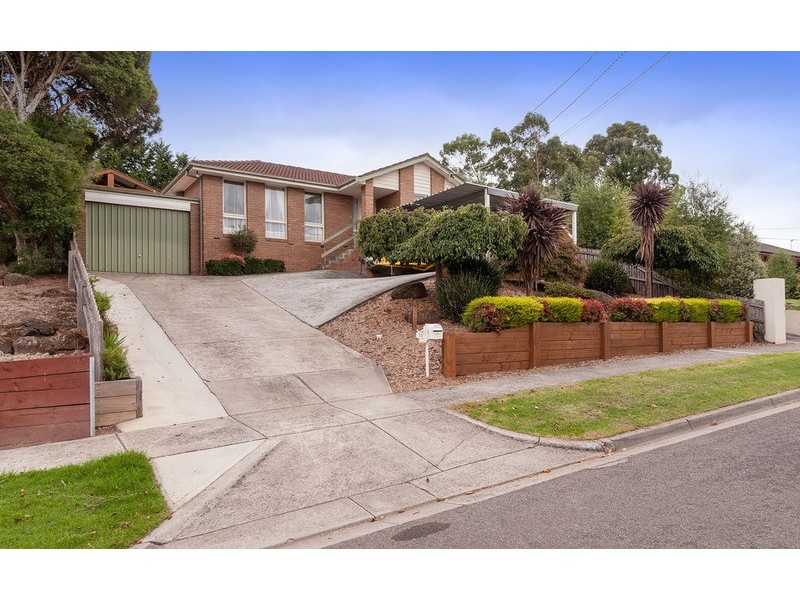13 Barina  Avenue, Mooroolbark VIC 3138