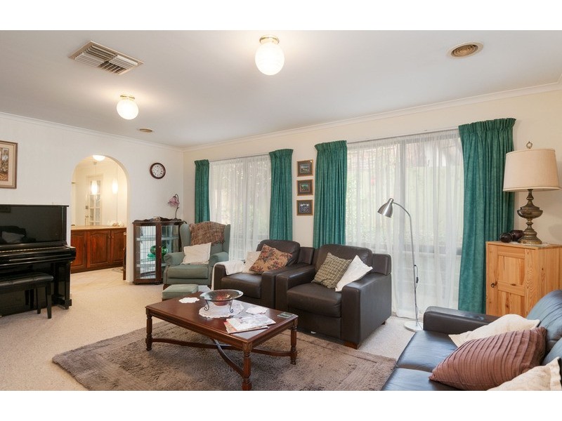 6 Sellick  Drive, Croydon VIC 3136