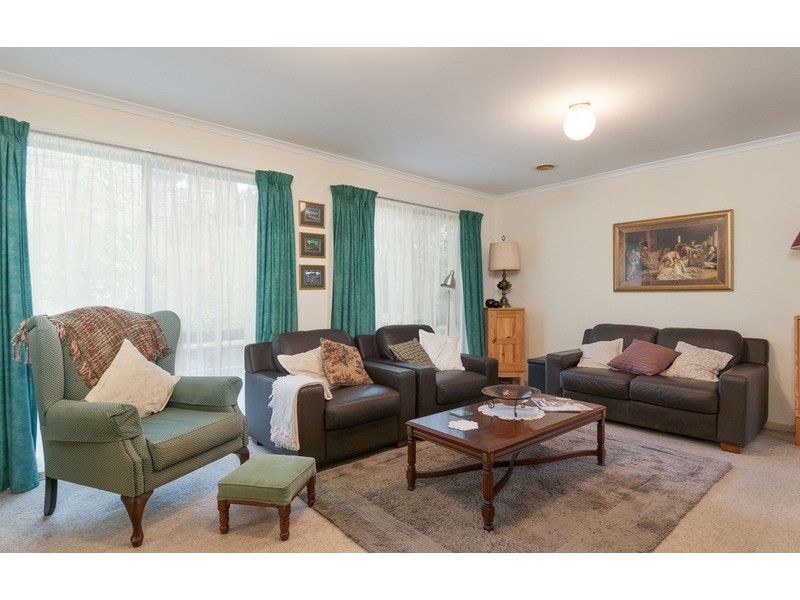 6 Sellick  Drive, Croydon VIC 3136