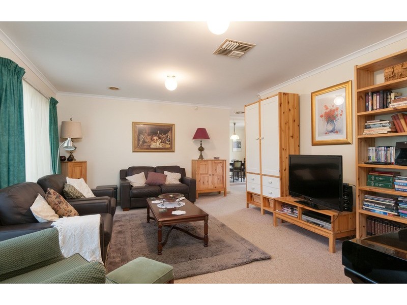6 Sellick  Drive, Croydon VIC 3136
