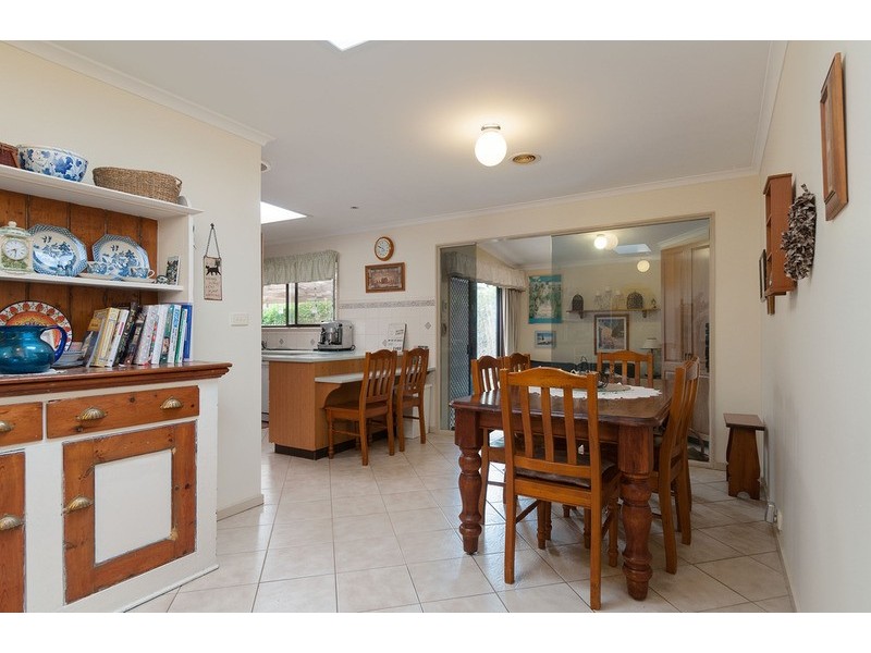 6 Sellick  Drive, Croydon VIC 3136