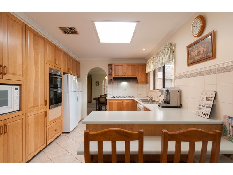 6 Sellick  Drive, Croydon VIC 3136
