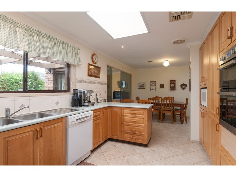 6 Sellick  Drive, Croydon VIC 3136