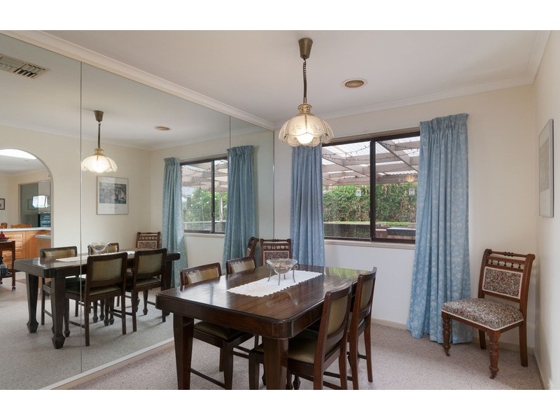 6 Sellick  Drive, Croydon VIC 3136