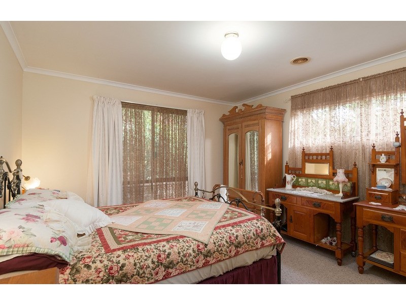 6 Sellick  Drive, Croydon VIC 3136