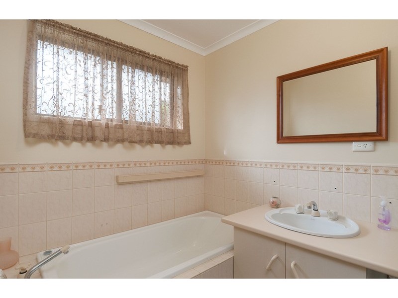 6 Sellick  Drive, Croydon VIC 3136