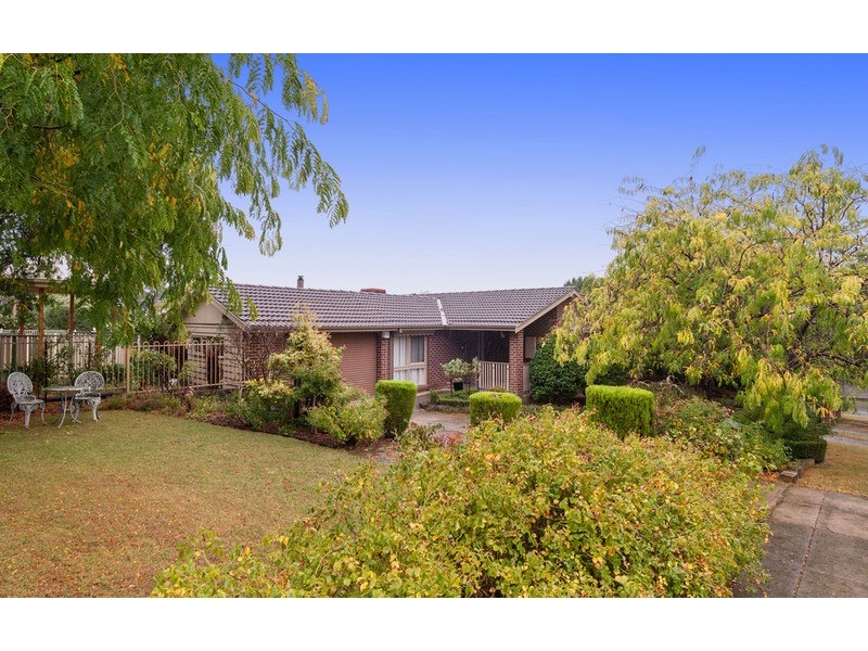 9 Malcolm Court, Mooroolbark VIC 3138