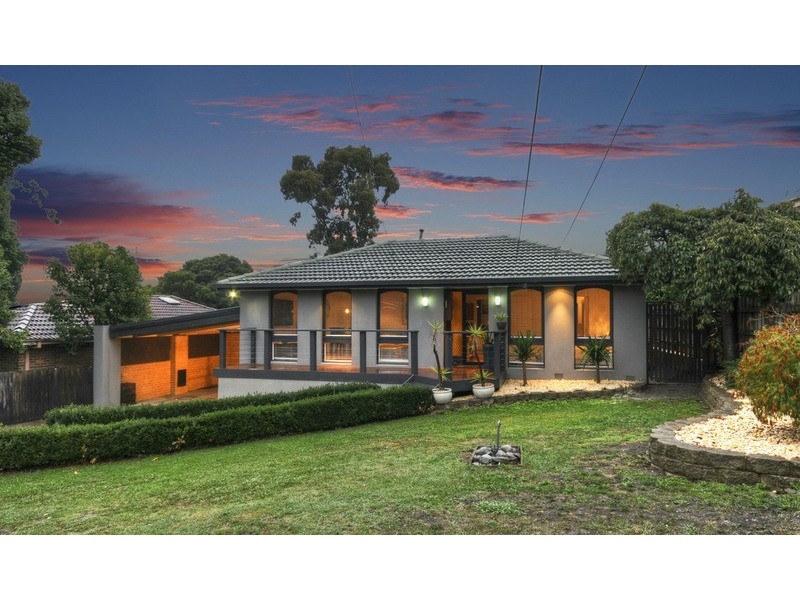 8 Chirnside  Drive, Chirnside Park VIC 3116