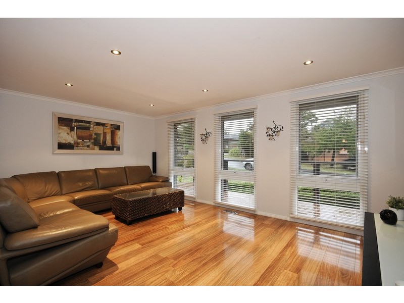 8 Chirnside  Drive, Chirnside Park VIC 3116