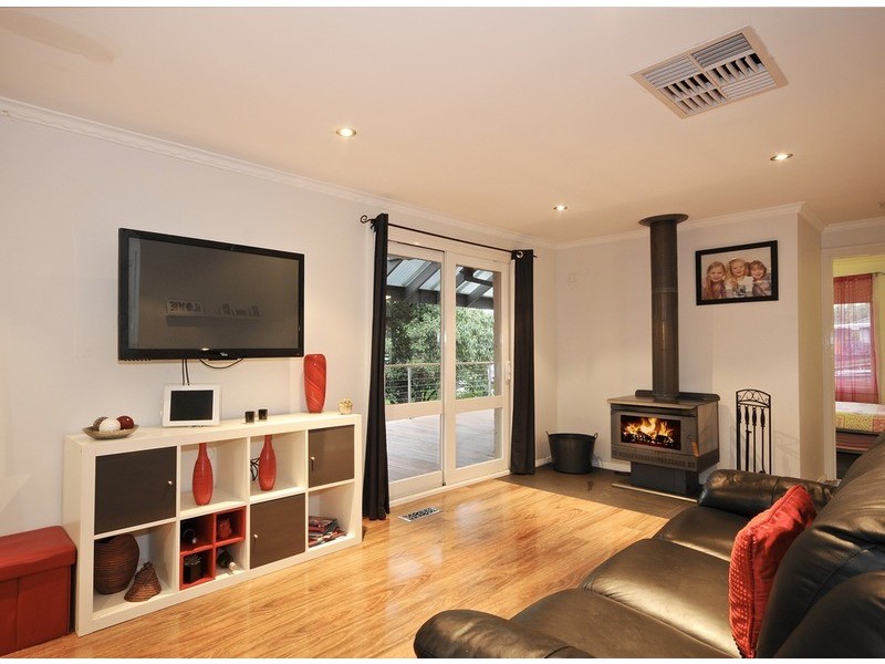 8 Chirnside  Drive, Chirnside Park VIC 3116