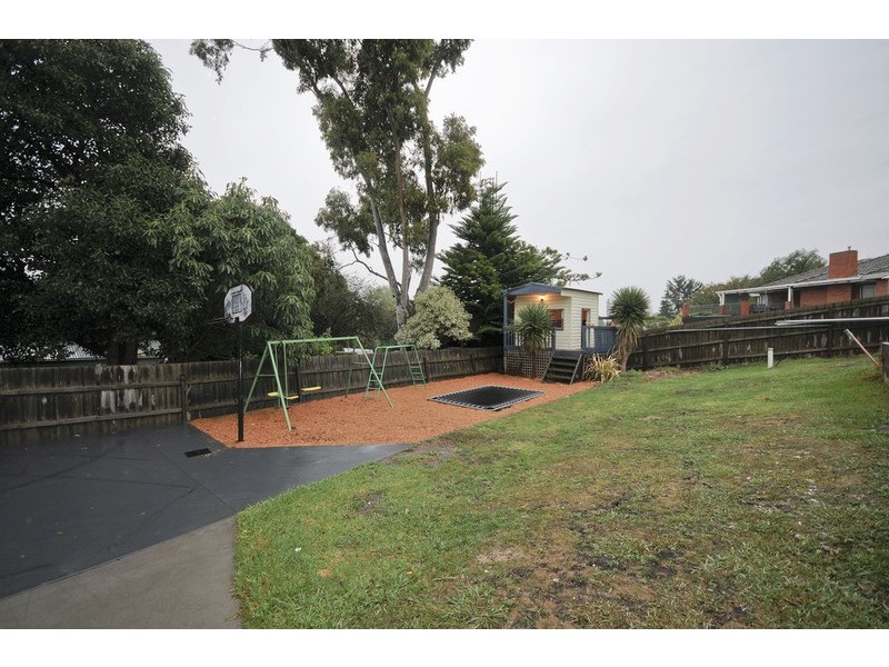8 Chirnside  Drive, Chirnside Park VIC 3116