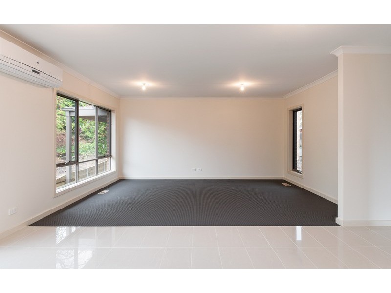 9a Aintree Street, Mooroolbark VIC 3138