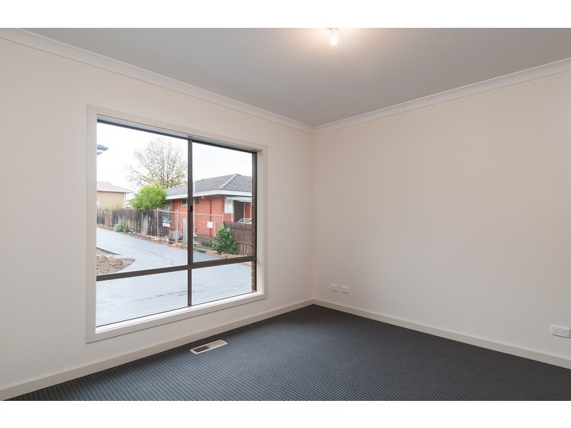 9a Aintree Street, Mooroolbark VIC 3138