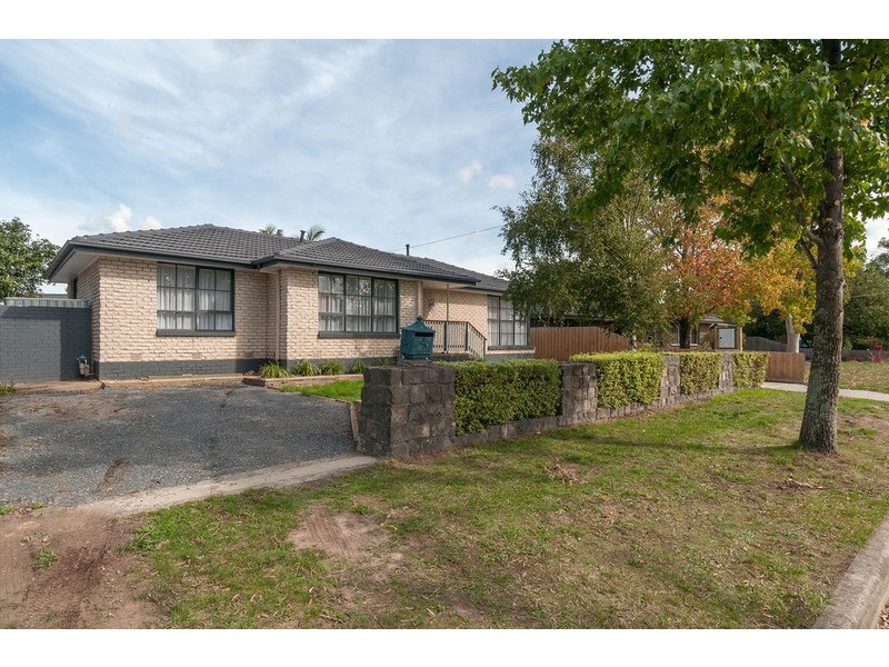 16 Lade Avenue, Kilsyth VIC 3137