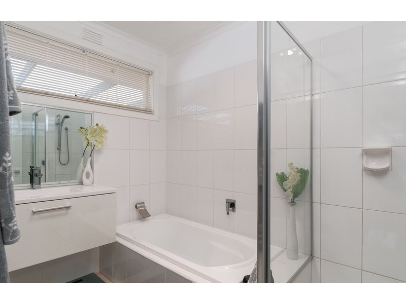 16 Lade Avenue, Kilsyth VIC 3137