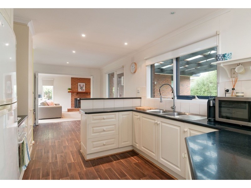 2 Levendale Avenue, Mooroolbark VIC 3138