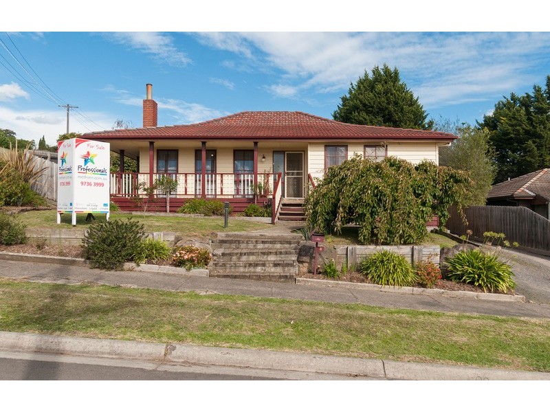 6 Weymar Crescent, Wandin North VIC 3139