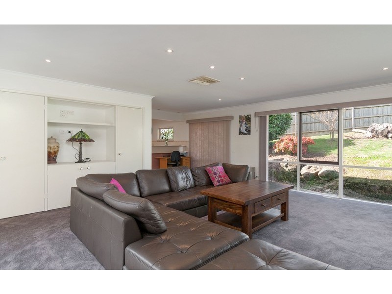 6 Weymar Crescent, Wandin North VIC 3139