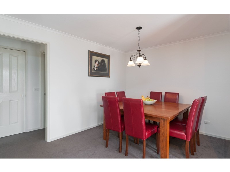 6 Weymar Crescent, Wandin North VIC 3139