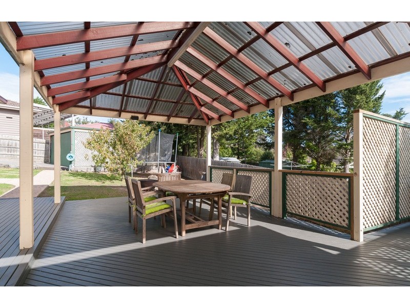 6 Weymar Crescent, Wandin North VIC 3139