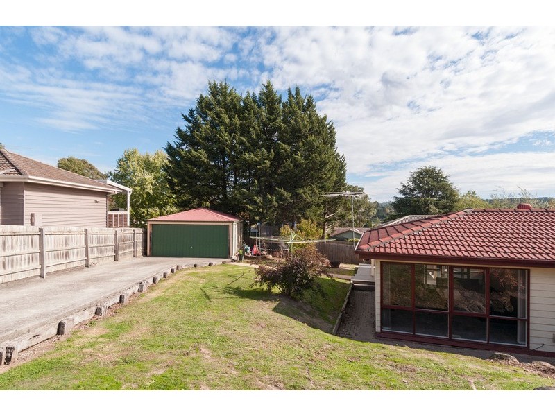 6 Weymar Crescent, Wandin North VIC 3139