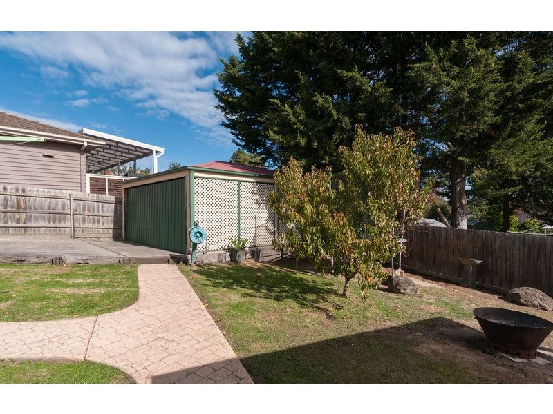 6 Weymar Crescent, Wandin North VIC 3139