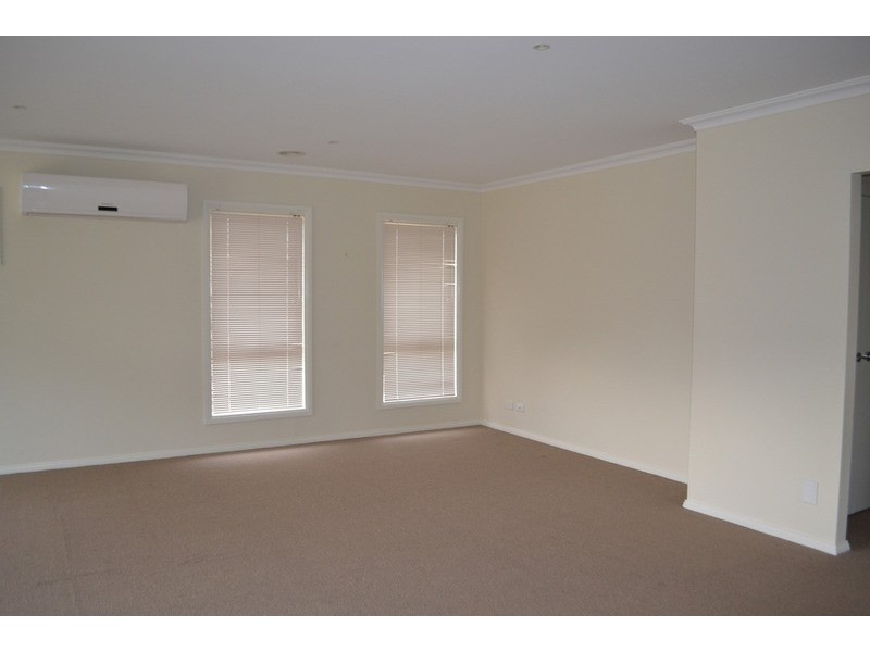 2/5 Forest Way, Kilsyth VIC 3137