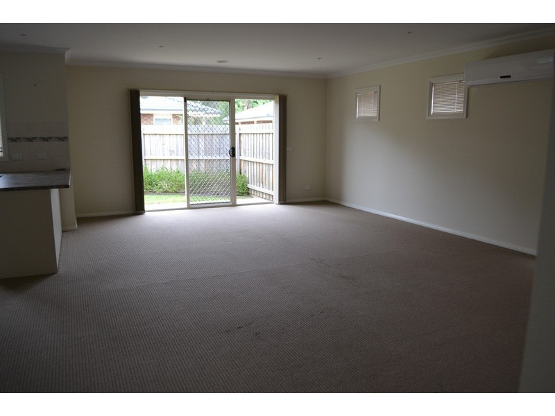 2/5 Forest Way, Kilsyth VIC 3137