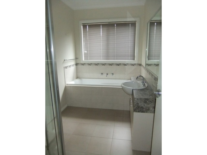 2/5 Forest Way, Kilsyth VIC 3137