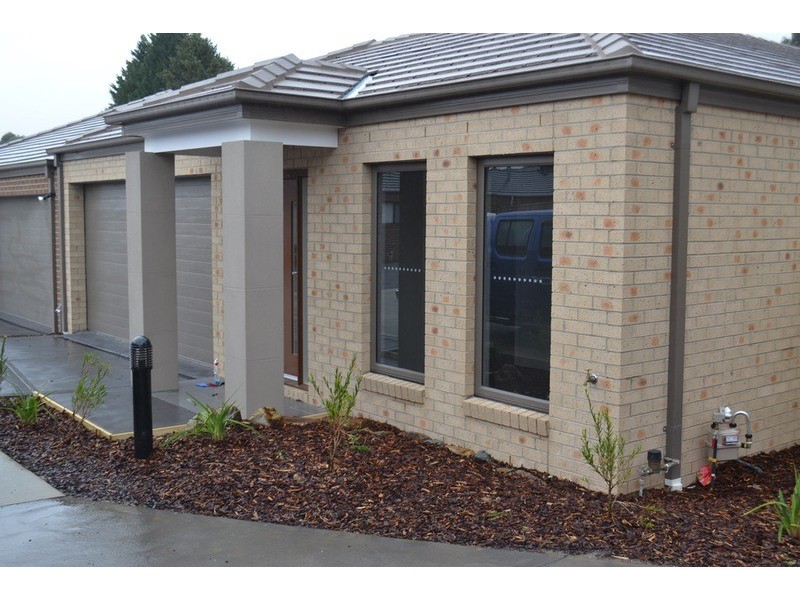 33 Tanika Circuit, Croydon VIC 3136