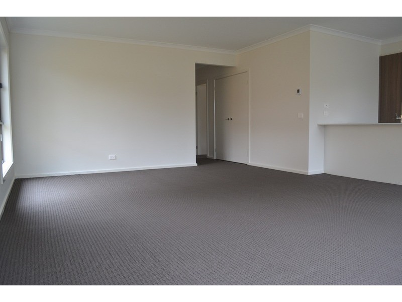 33 Tanika Circuit, Croydon VIC 3136