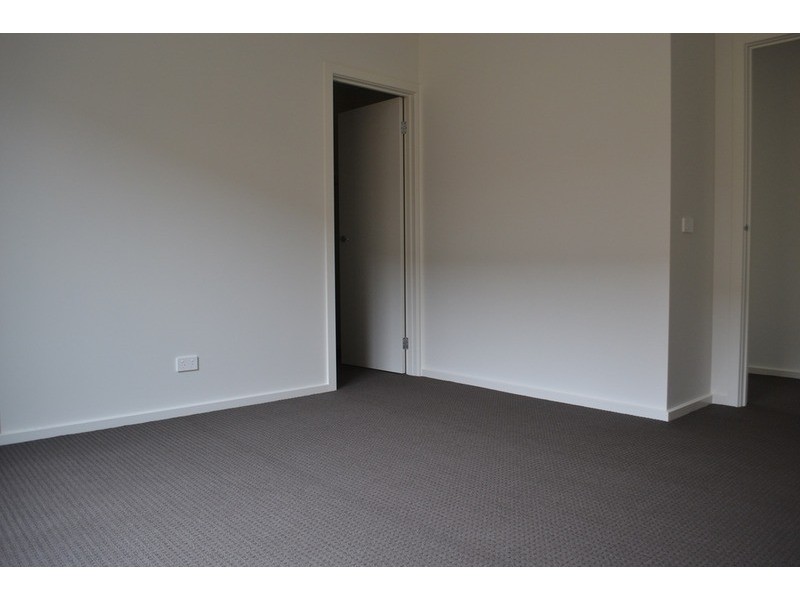 33 Tanika Circuit, Croydon VIC 3136