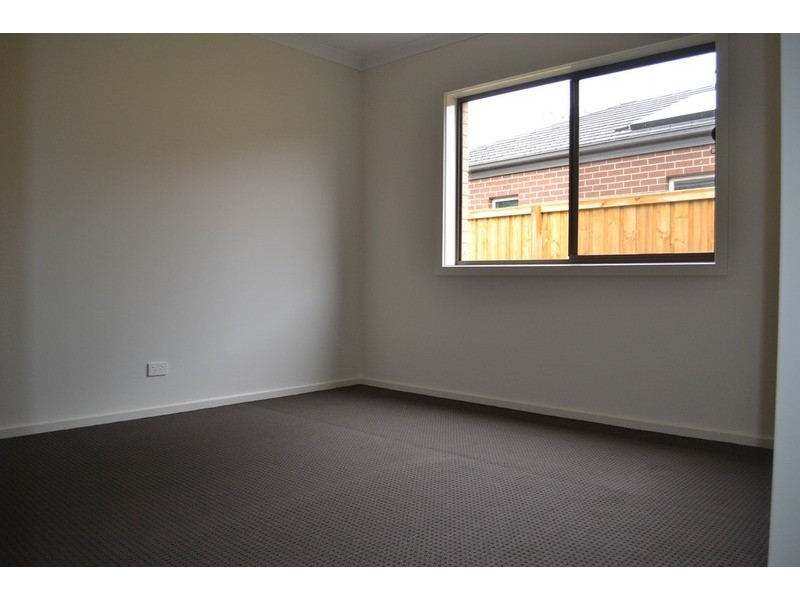 33 Tanika Circuit, Croydon VIC 3136