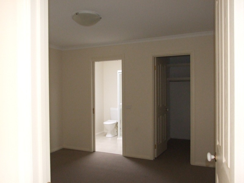 3/12 Felix  Grove, Mooroolbark VIC 3138