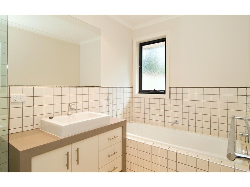 2/5 Humber Road, Croydon VIC 3136