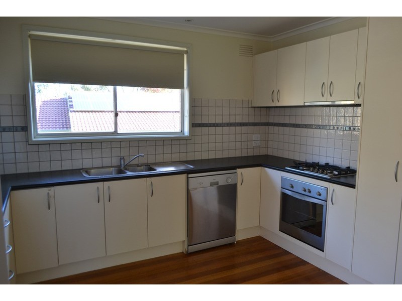 52 Cambridge Road, Mooroolbark VIC 3138