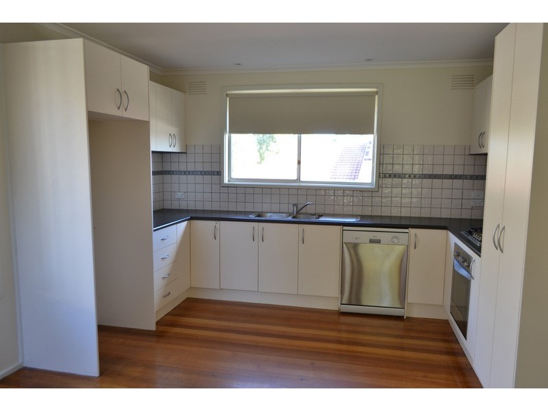 52 Cambridge Road, Mooroolbark VIC 3138