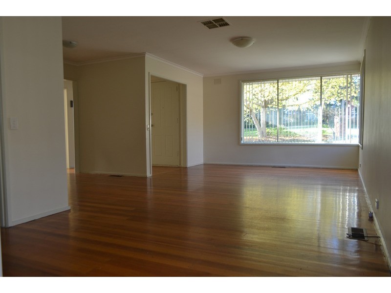 52 Cambridge Road, Mooroolbark VIC 3138