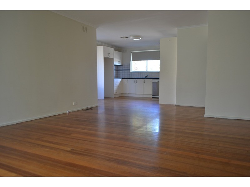 52 Cambridge Road, Mooroolbark VIC 3138